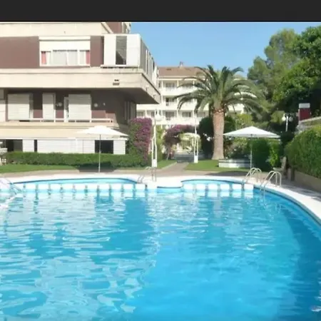 Salou, Piso De 3 Con Piscina. Salou