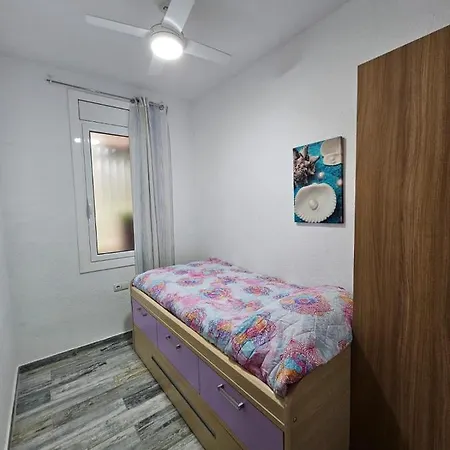 Salou, Piso De 3 Con Piscina. Salou